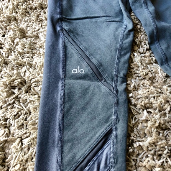 Alo Yoga Leggings - Picture 4 of 5